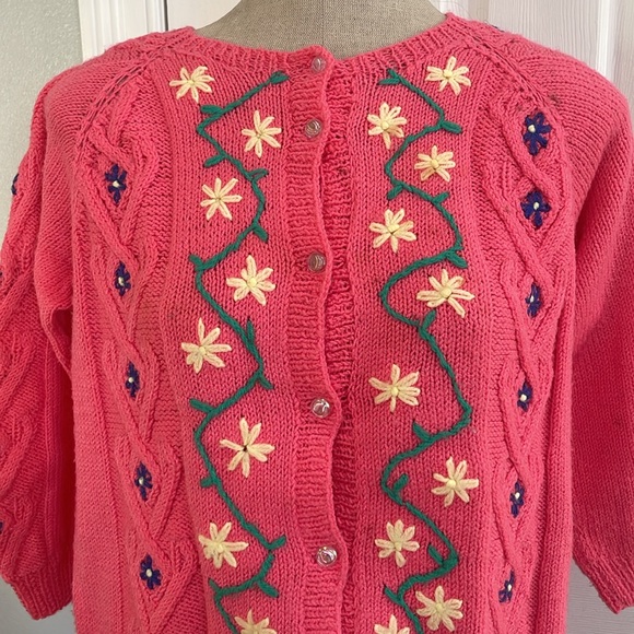 Hand knit embroidered floral cardigan sweater pink handcrafted women’s size M - Picture 2 of 16